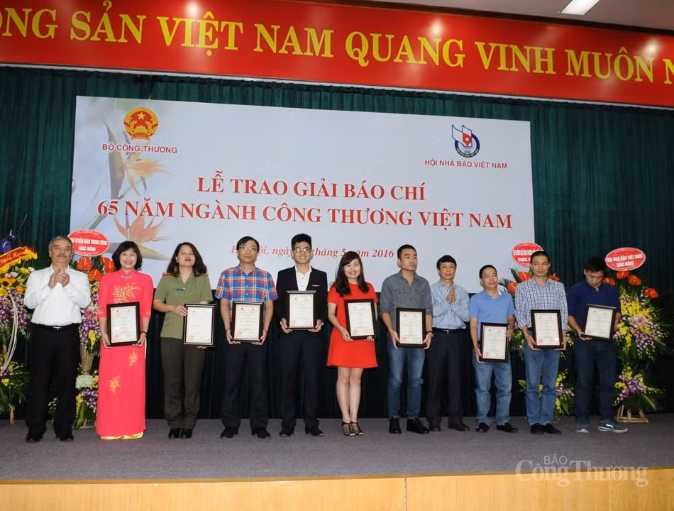Giải Báo chí 65 năm ngành Công Thương đã nhận hơn 1.000 tác phẩm tham dự. Ảnh: Báo Công Thương