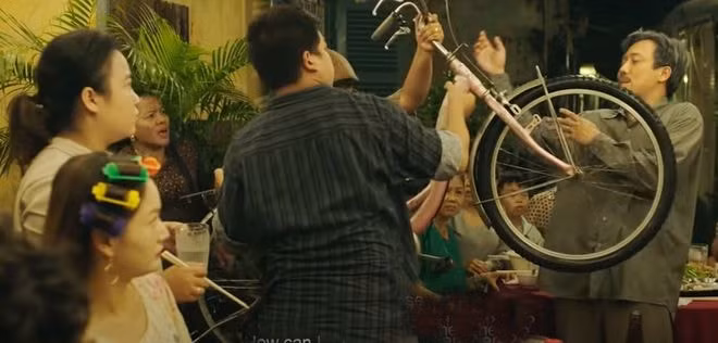 Những hình ảnh trong “Bố già” rất đời thường và giản dị.