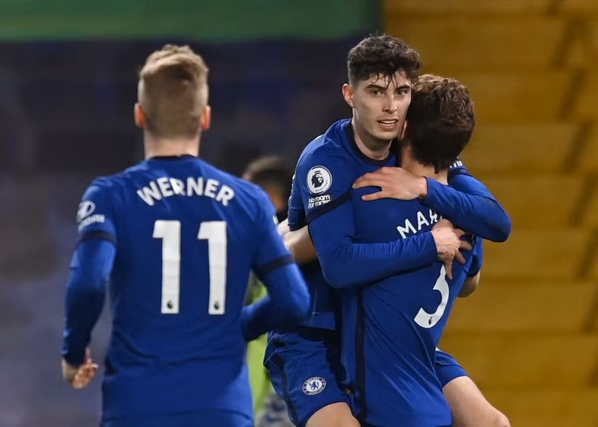 Havertz (giữa) với cú dứt điểm cận kề đã mang về bàn mở tỷ số cho Chelsea. Ảnh: Reuters