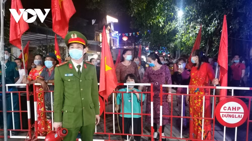 Hơn 1.800 người dân tại Thôn 4 xã Hoàng Động đã có kết quả xét nghiệm 3 lần âm tính với Covid-19 và thực hiện đủ cách ly 14 ngày. Ảnh: vov.vn