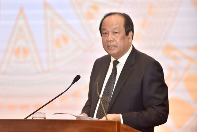 Bộ trưởng, Chủ nhiệm VPCP, Người phát ngôn của Chính phủ Mai Tiến Dũng phát biểu tại họp báo.