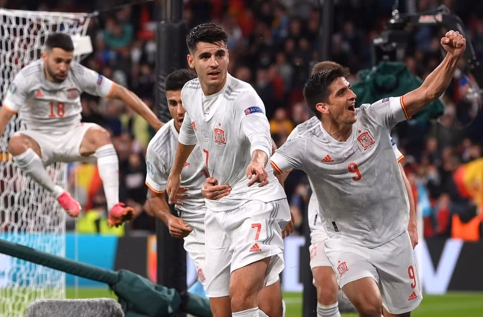 Morata đã đem về bàn thắng quý giá cho tuyển Tây Ban Nha ở phút 80. Ảnh: Reuters