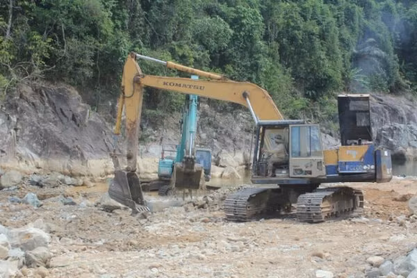 Các lực lượng tìm kiếm các công nhân vẫn còn mất tích.