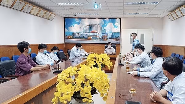 Tổ công tác bệnh viện Chợ Rẫy khảo sát kiểm tra điều trị bệnh nhân Covid-19 tại Đồng Nai.