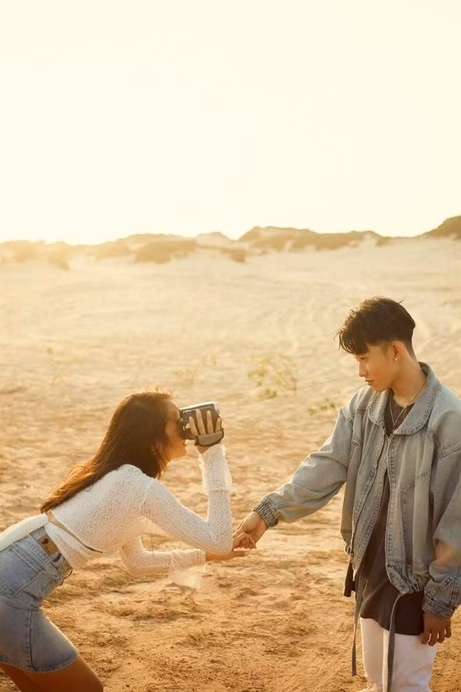 Hình ảnh trong MV của Kay mới được chăm chút kỹ lưỡng với ekip hùng hậu.