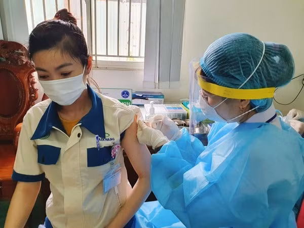 Đến 16h ngày 7/7/2021, tổng cộng cả nước đã thực hiện tiêm 3.960.956 liều vaccine phòng COVID-19
