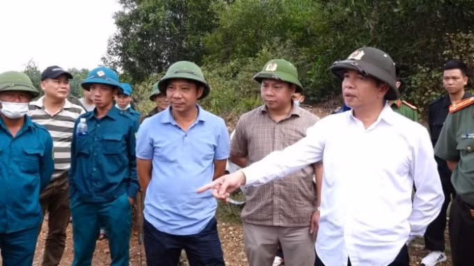Đại tá Nguyễn Tiến Nam, Giám đốc Công an tỉnh Quảng Bình trực tiếp xuống hiện trường chỉ đạo công tác phá án