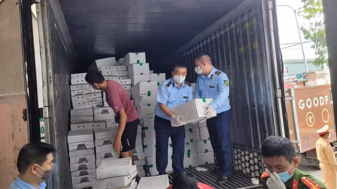 Kho hàng nội tạng động vật tại Vĩnh Tuy.