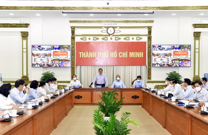 Thủ tướng nhắc lại nhiều bài học kinh nghiệm quý báu trong phòng, chống dịch.&nbsp;Ảnh: VGP/Nhật Bắc&nbsp;