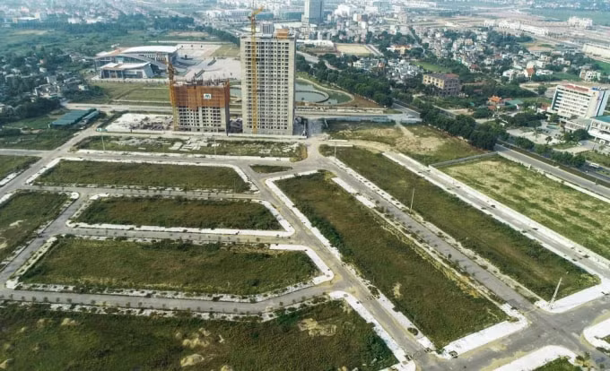 Nộp hơn 1.215 tỷ đồng vào ngân sách nhà nước nhưng Liên danh ADI - Đông Sơn vẫn chưa hoàn thành nghĩa vụ tài chính, đủ điều kiện để cấp Giấy chứng nhận QSD đất và chuyển nhượng cho khách hàng. Ảnh : QT