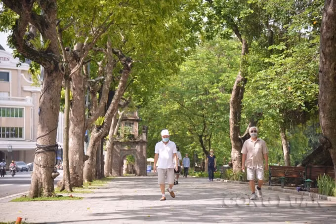 ha noi tu ngay mai nguoi dan duoc phep tap the duc the thao ngoai troi hinh 1