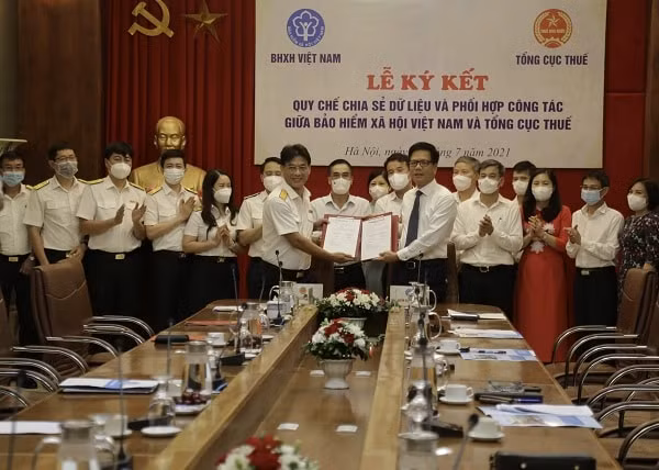 Đại diện hai bên thực hiện ký kết