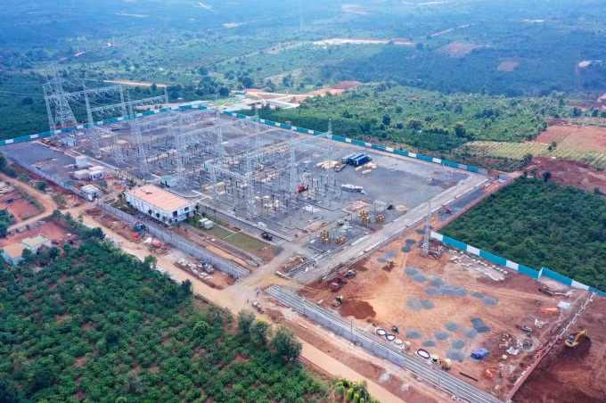 Thi công trạm biến áp 500 kV - 450 MVA. Nguồn: Trung Nam Group.