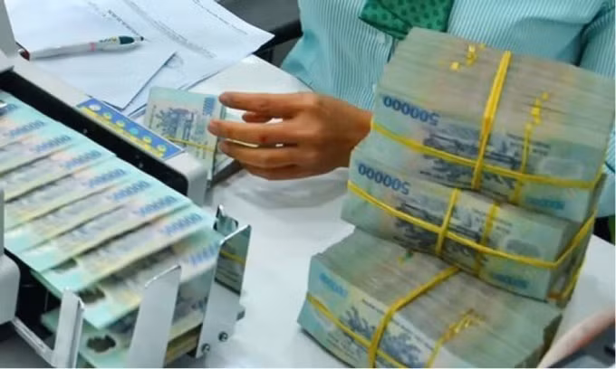 Lãi suất huy động thấp, trong khi lãi suất cho vay của các ngân hàng vẫn cao đang là một nghịch lý.