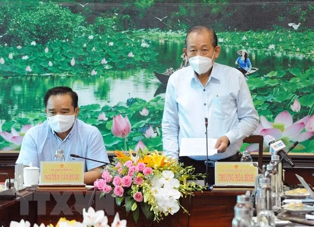 Phó Thủ tướng Thường trực Chính phủ Trương Hòa Bình phát biểu chỉ đạo tại buổi làm việc. Ảnh: TTXVN