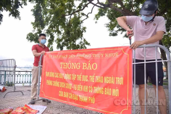 Các bản thông báo được đặt ở những nơi người dân thường xuyên tập trung đông để tập thể dục