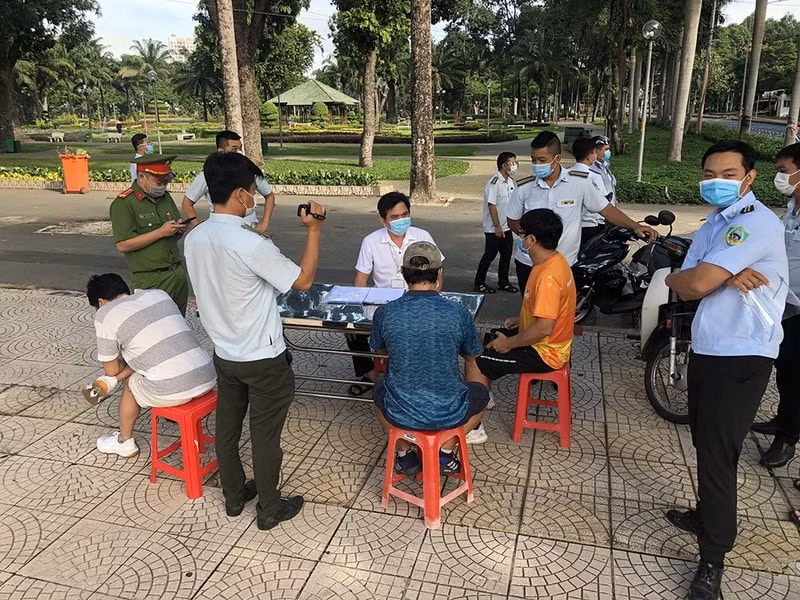 4 người đi tập thể dục vi phạm Chỉ thị 16 bị xử phạt 8 triệu đồng. Ảnh: ĐC