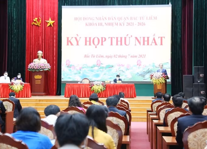 Chủ tịch HĐND TP.Hà Nội Nguyễn Ngọc Tuấn phát biểu tại kỳ họp. (Ảnh: HNM).