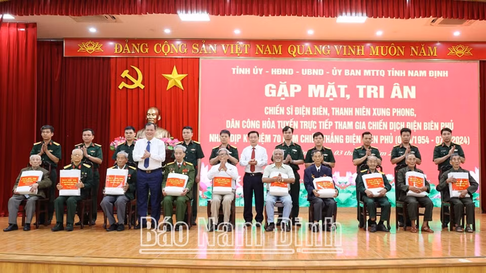 nam dinh gap mat tri an chien si dien bien thanh nien xung phong dan quan hoa tuyen hinh 1