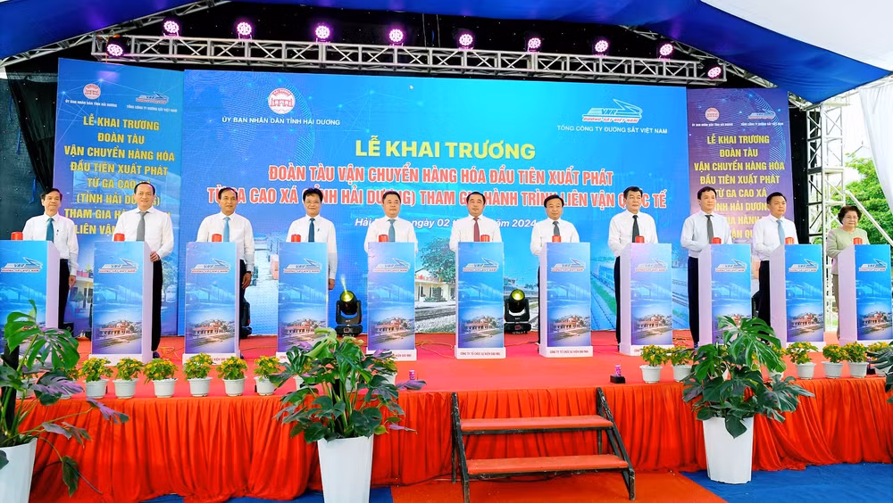 tau van chuyen hang hoa tu ga cao xa tham gia hanh trinh lien van quoc te hinh 2