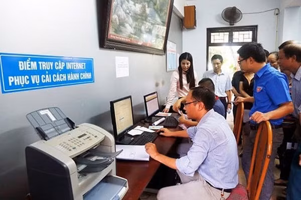 7 dia phuong khan truong ban hanh nghi quyet ve mien giam phi le phi trong su dung dich vu cong truc tuyen hinh 1