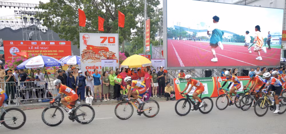 bac a bank dong hanh cung chuoi hoat dong tri an dien bien manh dat anh hung hinh 1