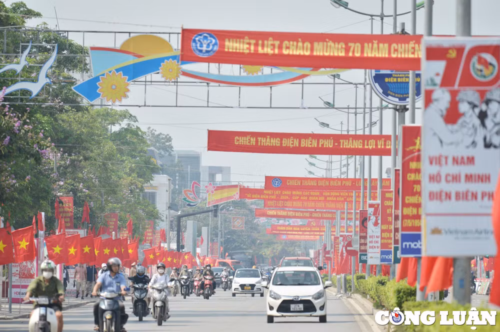 thanh pho dien bien phu ruc ro co hoa san sang don dai le hinh 1