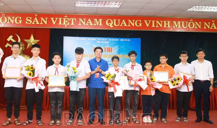 ha nam 75 thi sinh tham gia hoi thi tin hoc tre tinh ha nam nam 2024 hinh 2