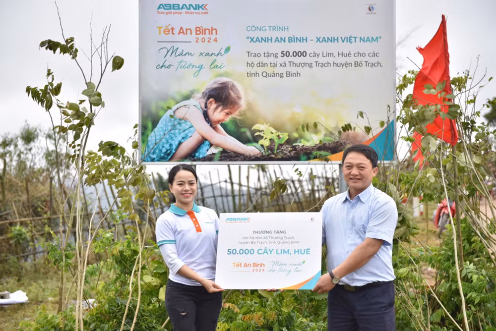 abbank thanh cong gay quy 50000 cay go lon cho cac gia dinh kho khan tinh quang binh hinh 1