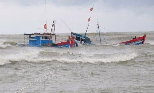 gap gio loc khien tau cau muc bi chim 2 ngu dan nghe an mat tich hinh 1