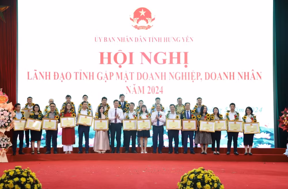 lanh dao tinh hung yen gap mat doanh nghiep doanh nhan tieu bieu nam 2024 hinh 2