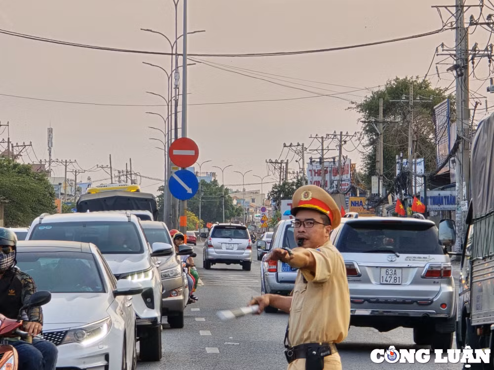 nguoi dan tro lai tp hcm sau ky nghi le 30 4 1 5 hinh 5
