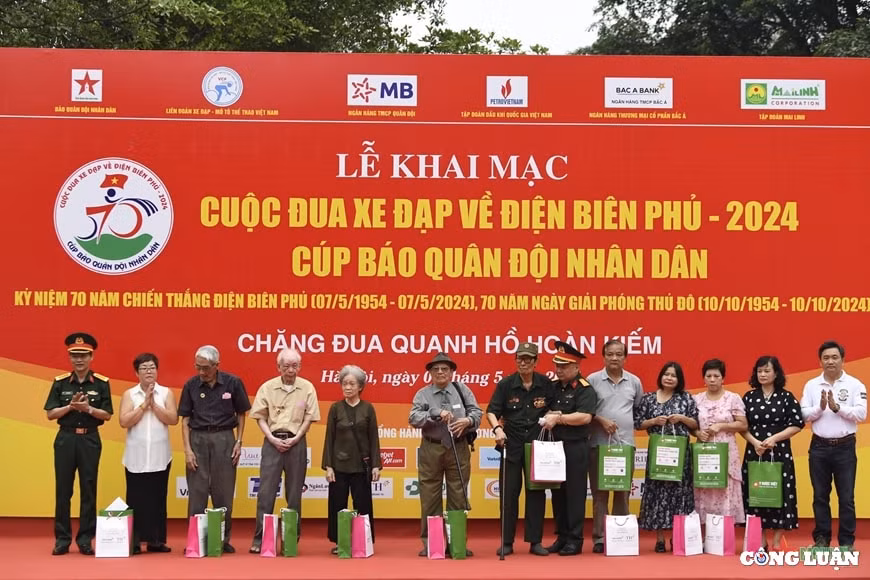 khai mac cuoc dua xe dap ve dien bien phu 2024 cup bao quan doi nhan dan hinh 2