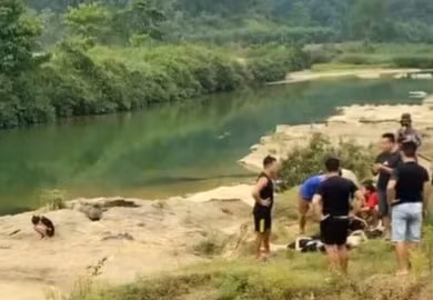 3 hoc sinh duoi nuoc tu vong khi di tam suoi o quang binh hinh 1