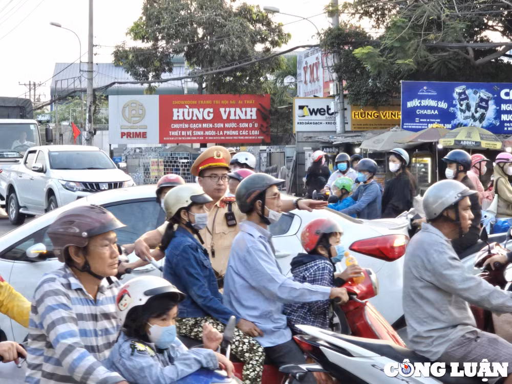 nguoi dan tro lai tp hcm sau ky nghi le 30 4 1 5 hinh 4