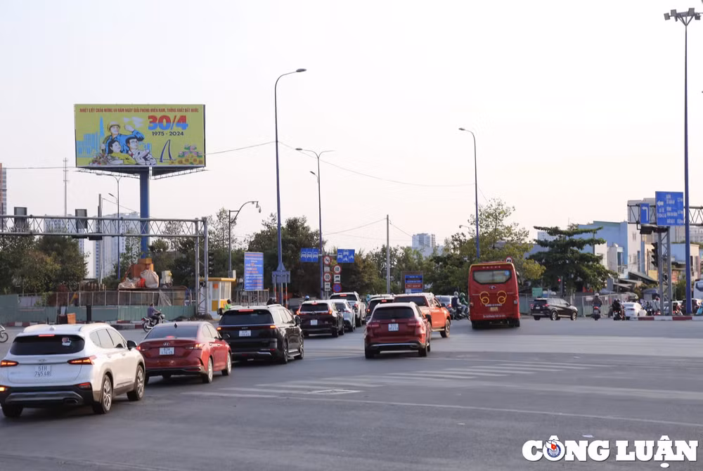 nguoi dan tro lai tp hcm sau ky nghi le 30 4 1 5 hinh 9