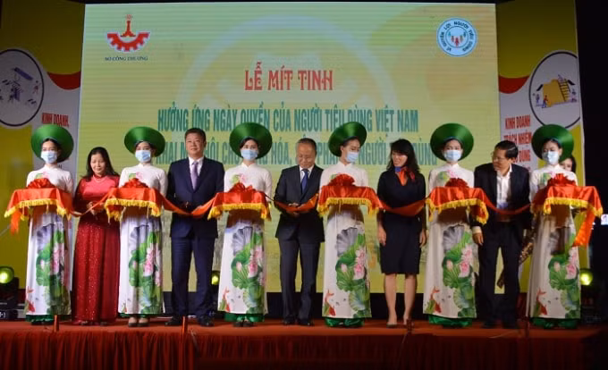 Quang cảnh Lễ mít tinh. Ảnh: Quang Phú