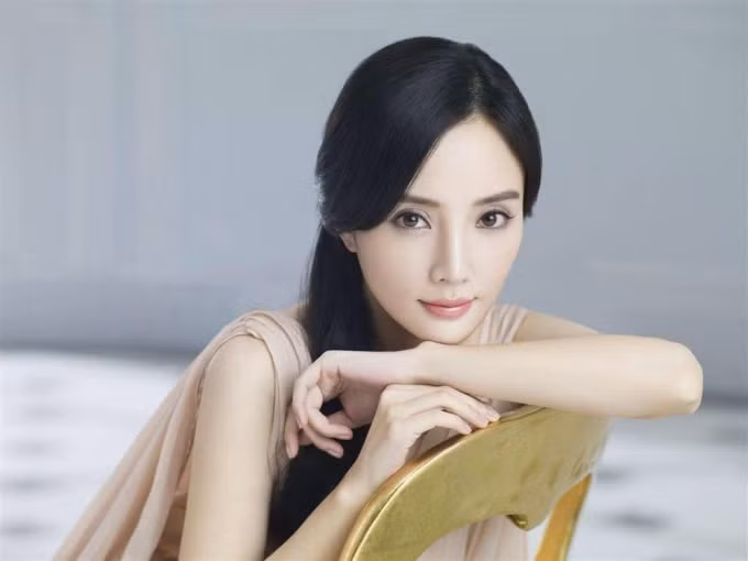 Lý Tiểu Lộ vẫn chưa lên tiếng về thông tin bị lừa đảo 43 tỷ đồng.
