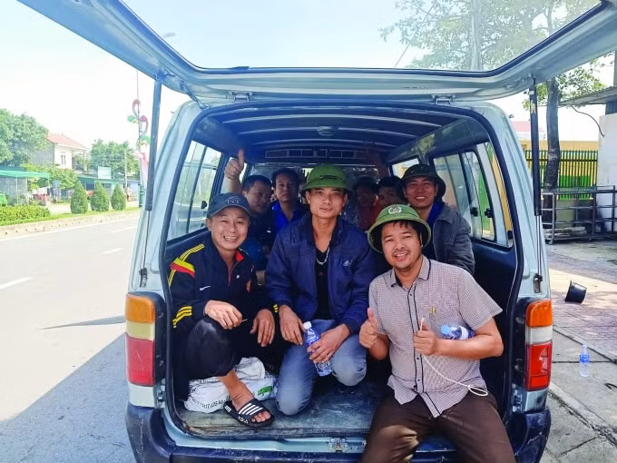 Văn phòng Báo Giáo dục và Thời đại đã tổ chức chương trình “Sửa xe miễn phí” tại 2 điểm trên địa bàn huyện Cẩm Xuyên, tỉnh Hà Tĩnh.