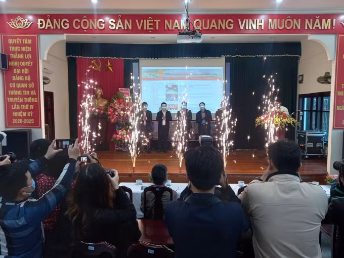 Đông đảo phóng viên đã đến dự lễ Khai trương website về bầu cử của của TP Hải Phòng. Ảnh: V.H