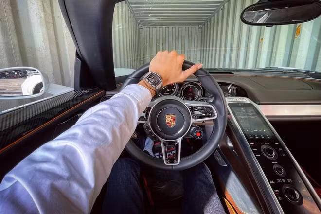 918 Spyder là mẫu siêu xe hybrid đầu tiên của Porsche. Ảnh: Công Khanh