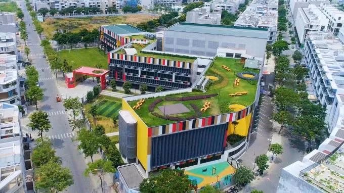 Hệ thống tiện ích trường học, bệnh viện, trung tâm thương mại, công viên được đầu tư hàng ngàn tỷ đồng.