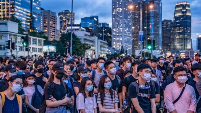 Trung Quốc bị cáo buộc hạn chế quyền dân chủ ở Hong Kong sau khi áp đặt luật an ninh quốc gia mới - Ảnh: AFP