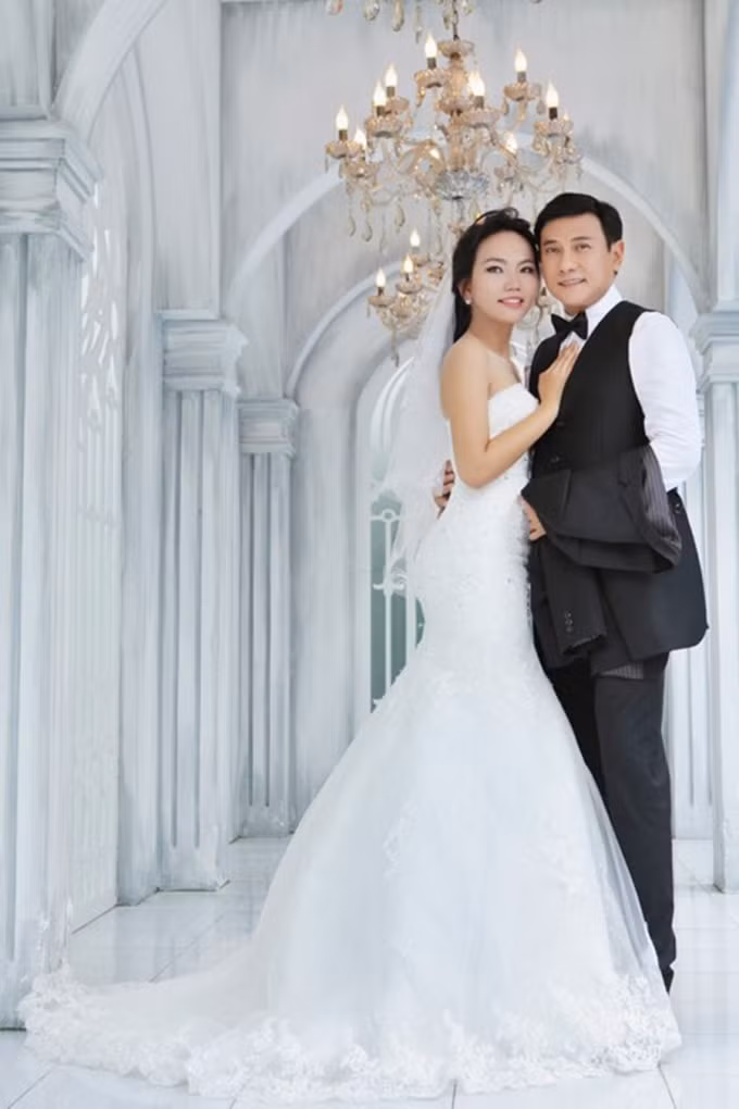 Hoàng Phúc từng phải rút khỏi điện ảnh để chăm sóc cho gia đình.
