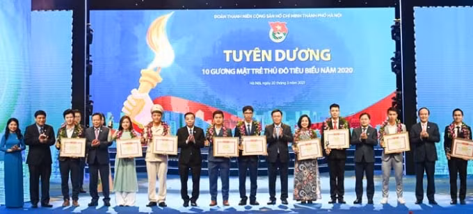 10 Gương mặt trẻ Thủ đô tiêu biểu năm 2020. Ảnh: Thành đoàn Hà Nội