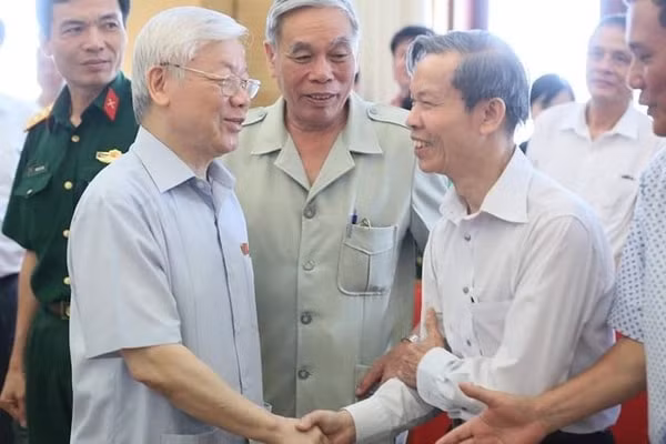 Tổng Bí thư, Chủ tịch nước Nguyễn Phú Trọng tiếp xúc cử tri thành phố Hà Nội. Ảnh: TPO