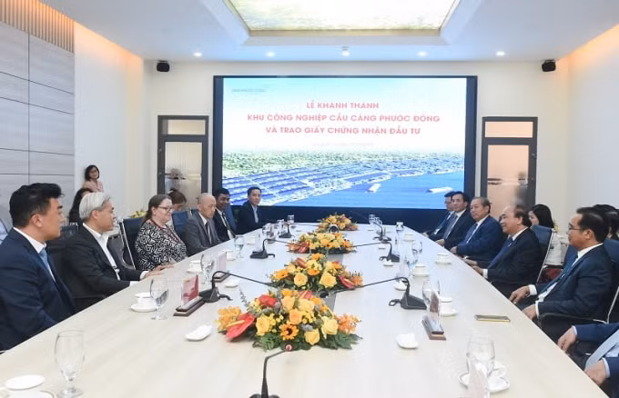 Thủ tướng Nguyễn Xuân Phúc, Phó Thủ tướng Trương Hòa Bình tiếp Tổng Lãnh sự các nước Hoa Kỳ, Hàn Quốc, Ấn Độ tại TP. Hồ Chí Minh và lãnh đạo các tập đoàn đa quốc gia đầu tư tại Long An.