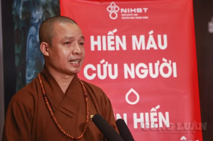 Thông tin từ Thượng tọa Thích Minh Quang - phó trụ trì chùa Tam Chúc chia sẻ, hoạt động hiến máu cứu người là một nét đẹp mang tính nhân đạo, nhân văn cần được nhân rộng. Bởi trong cuộc sống hàng ngày vẫn còn rất nhiều bệnh nhân không có máu để duy trì sự sống, đặc biệt từ khi dịch Covid-19 ảnh hưởng khiến tình trạng máu trở nên khan hiếm hơn.