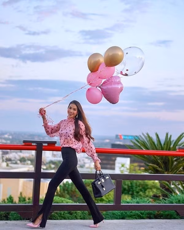 Cô hiện có cuộc sống viên mãn ở Mỹ cũng gia đình.