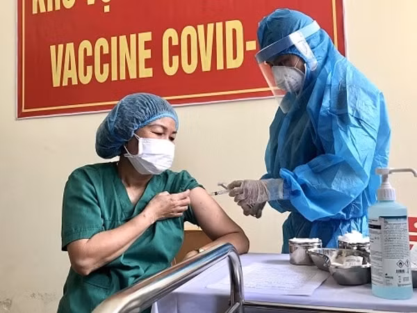 Tính đến 16 giờ ngày 19/3/2021, tổng cộng trên cả nước đã thực hiện tiêm vaccine phòng COVID-19 cho 30.971 người